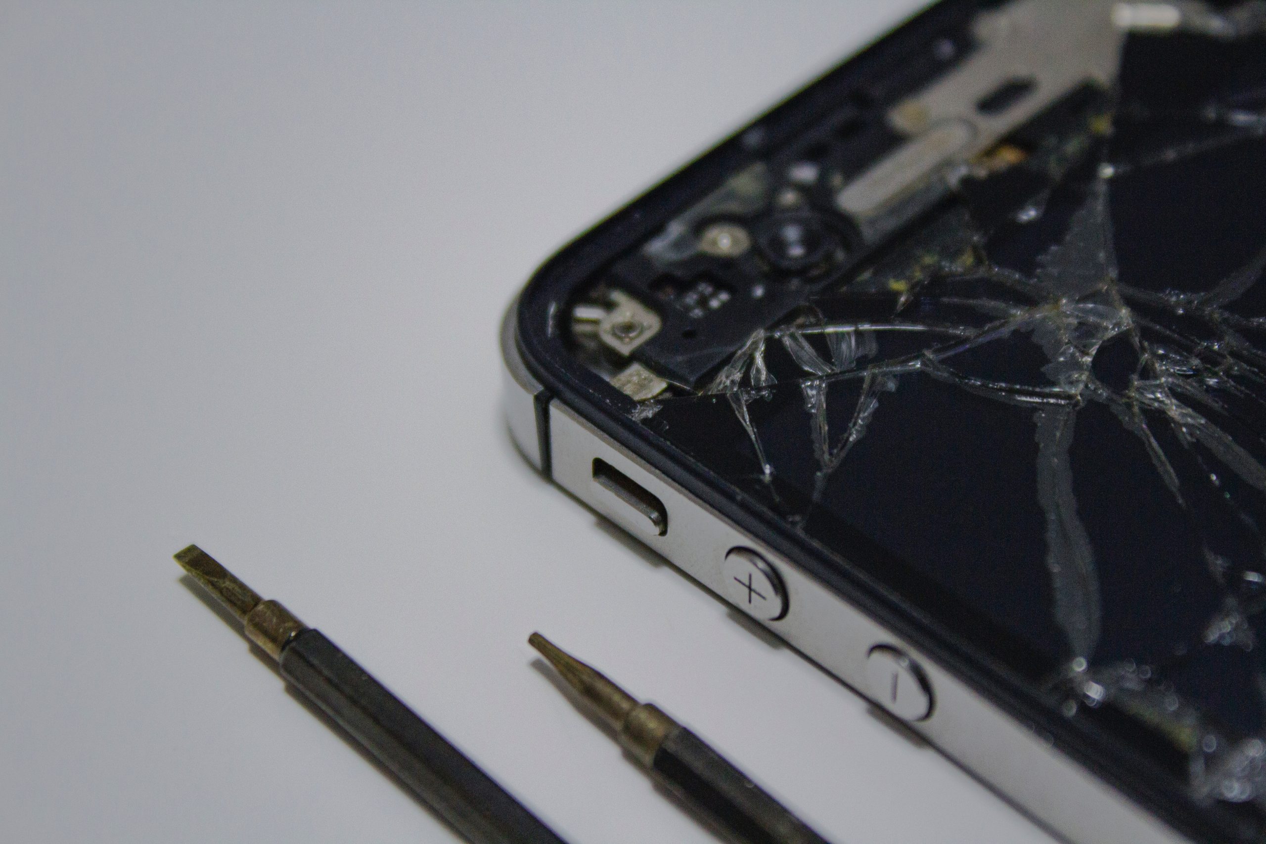 Cell phone repair: CD Solution brings your devices back to life